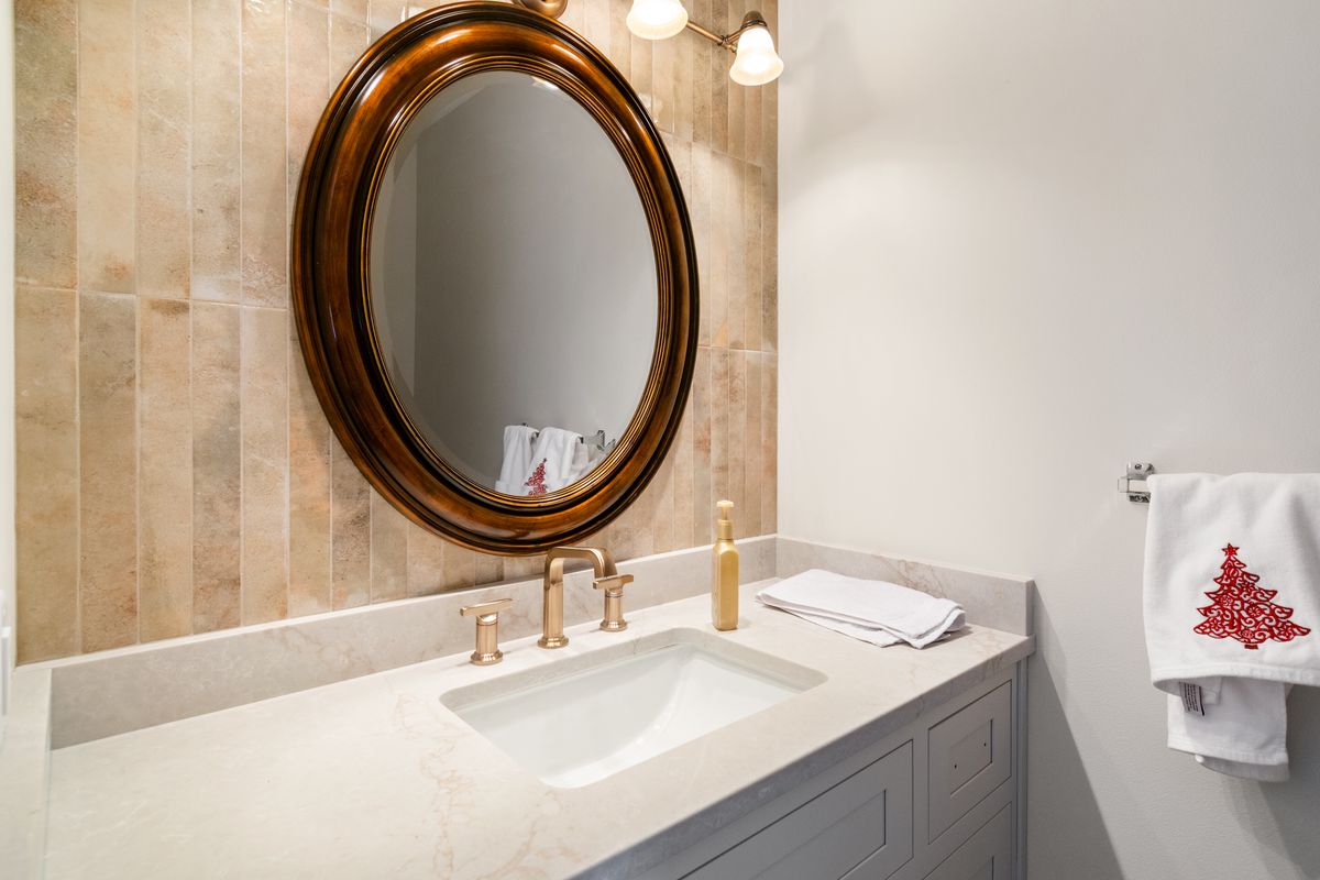 12_Half_Bath_Edited.jpg