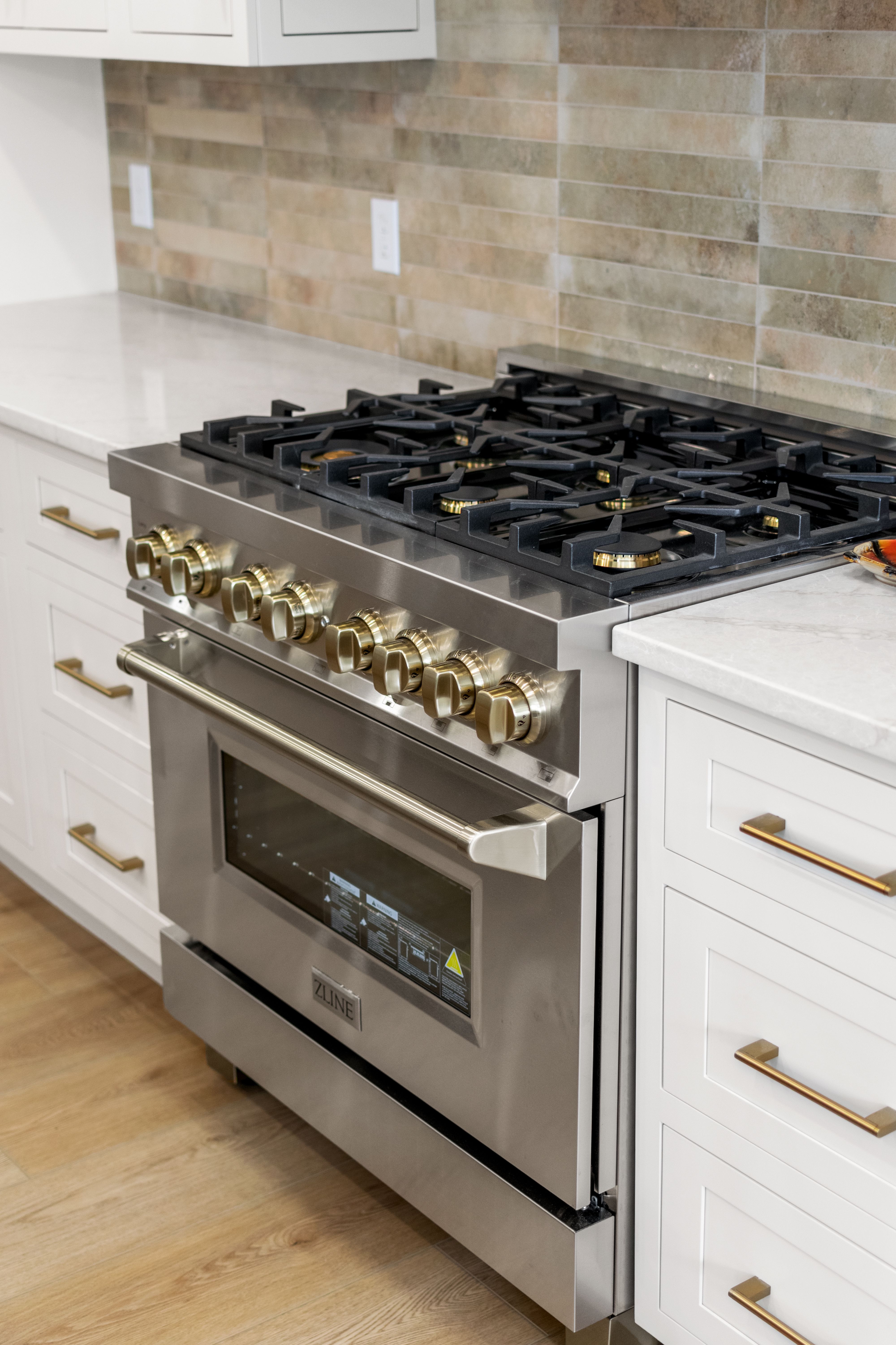 03_Kitchen_Stove_Edited.jpg