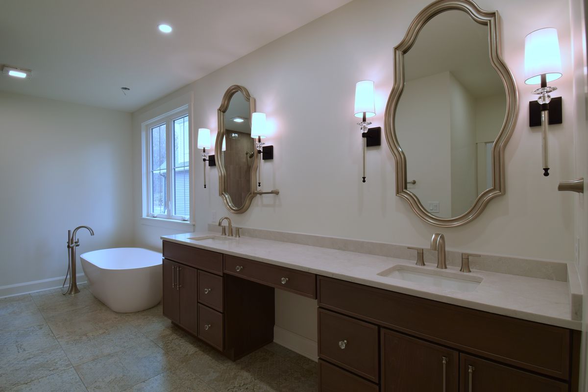 11_MainBathSinks_Edited.jpg