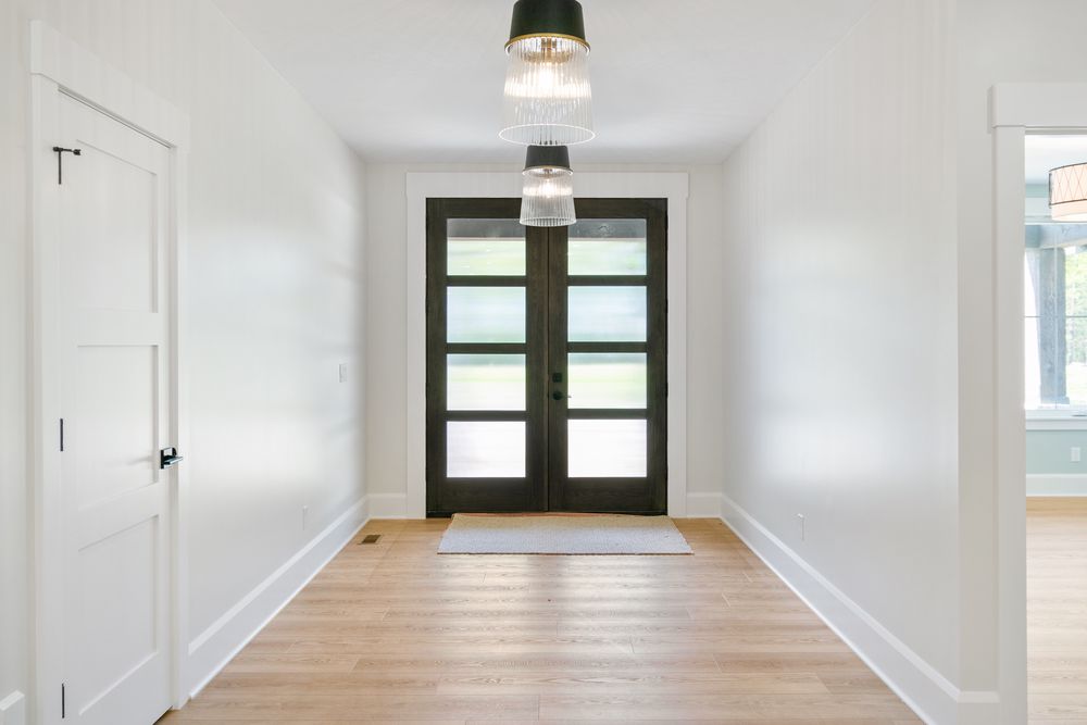 10_front_door.jpg