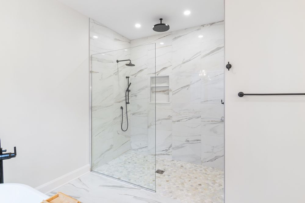16_main_bath_shower.jpg