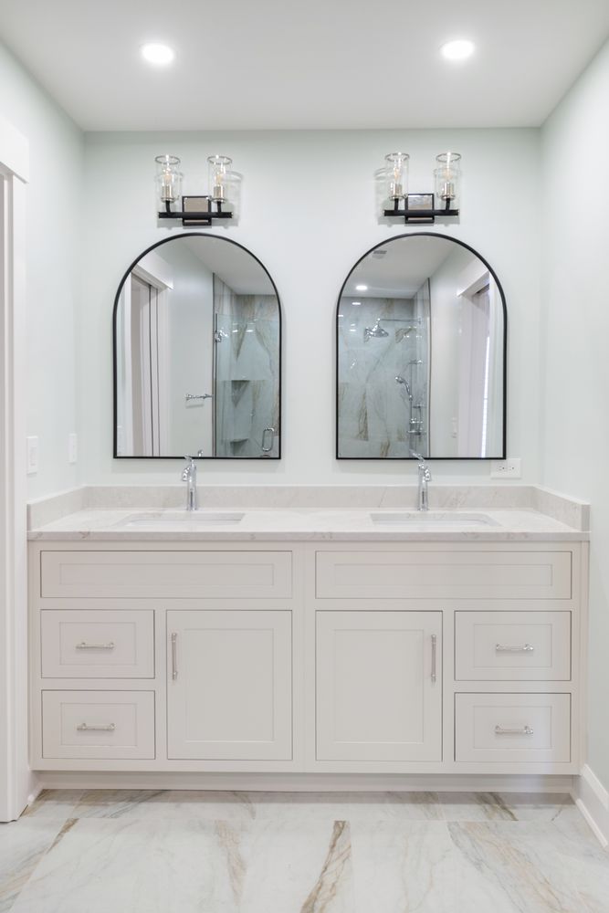 24_upstairs_bath_sinks.jpg