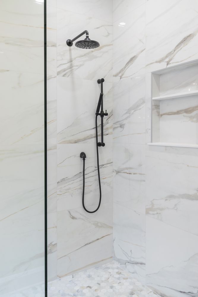 04_main_shower_fixtures.jpg