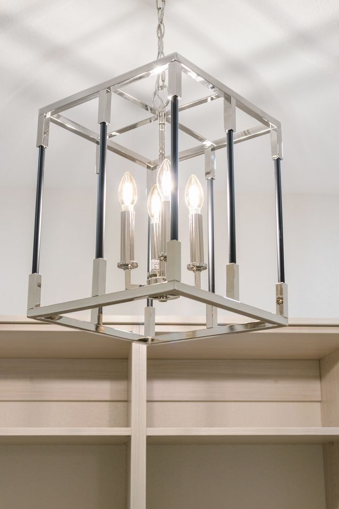 06_main_closet_light.jpg