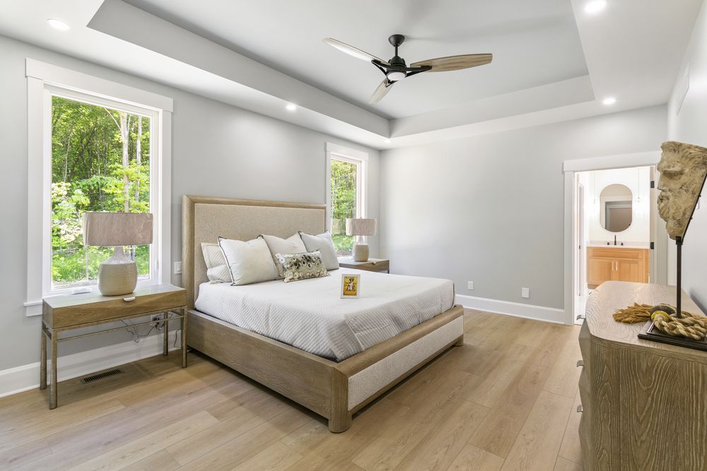 12_main_bed_left.jpg