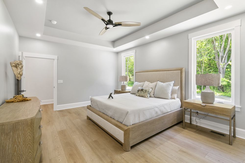 13_main_bed_right.jpg