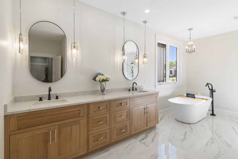 14_main_bath.jpg