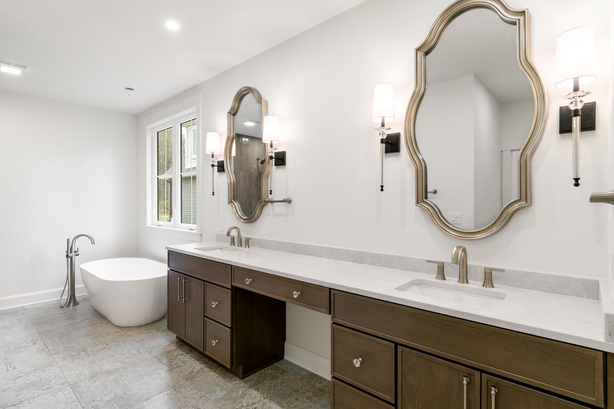 11_MainBathSinks_Edited.jpg