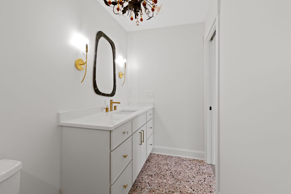 15_Upstairs_BackBath_Edited.jpg