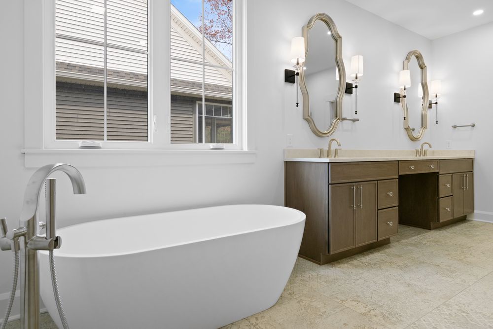 08_Detail_MainBath_Tub_Edited.jpg